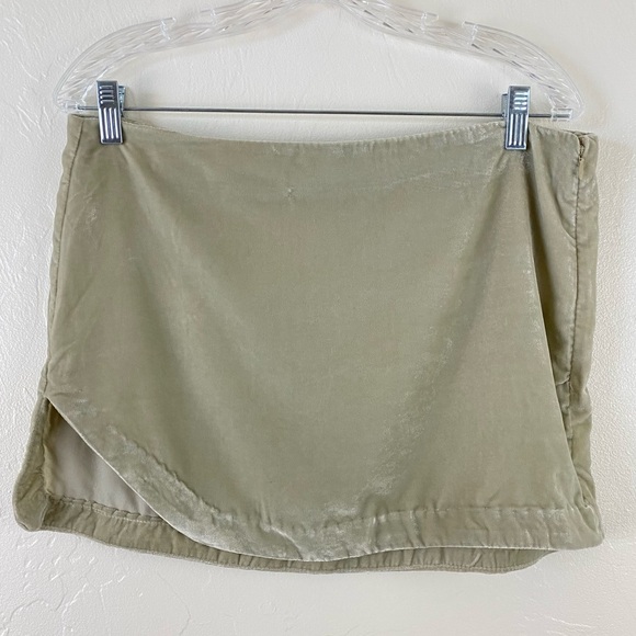 Free People Dresses & Skirts - Free People Size 10 Nude Beige Crushed Velvet Side Slit Back Zip Mini Skirt
